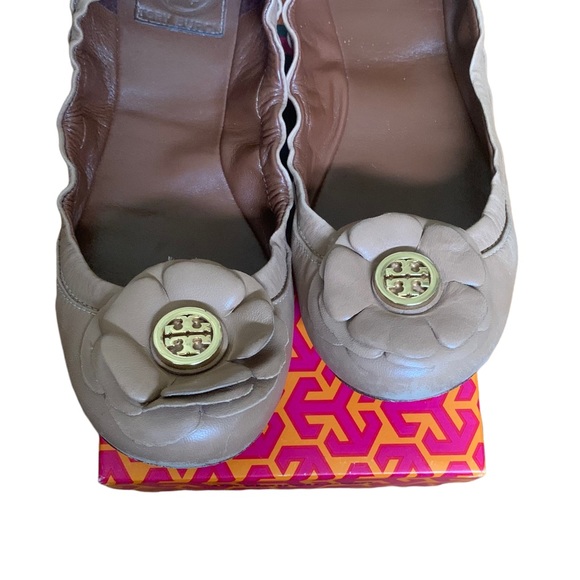 Tory Burch Flower Petal Tan Flats - Picture 2 of 5